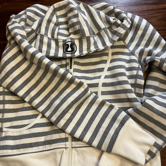 Lululemon striped scuba hoodie. Size 10. - Picture 3 of 4